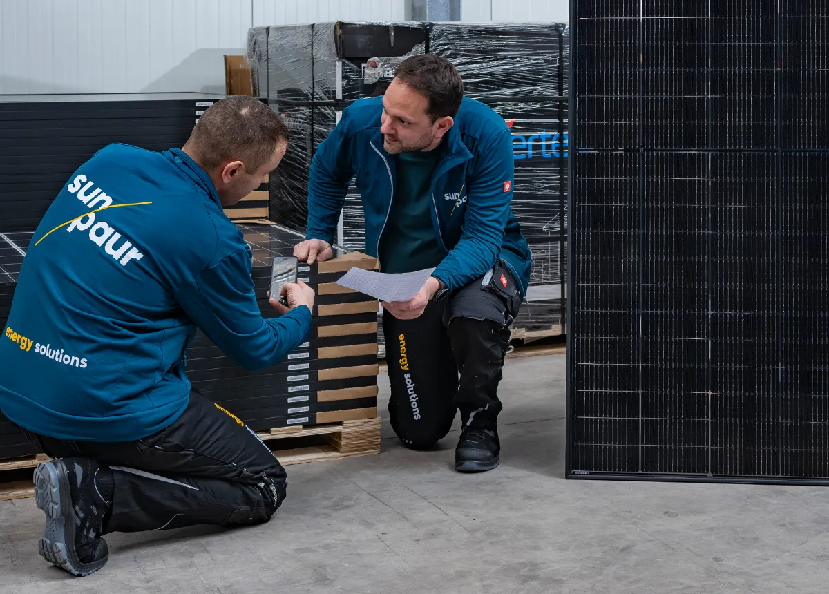 Techniker_Kontrolle_Solarmodule